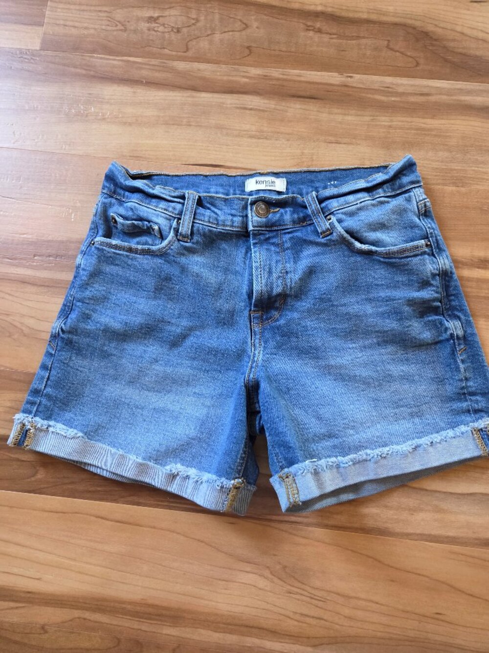 Kensie Cuffed Denim Shorts Size 2/26